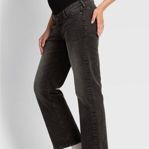 NWT Seraphine Over the Belly Wide
Leg Maternity Jeans Size 8